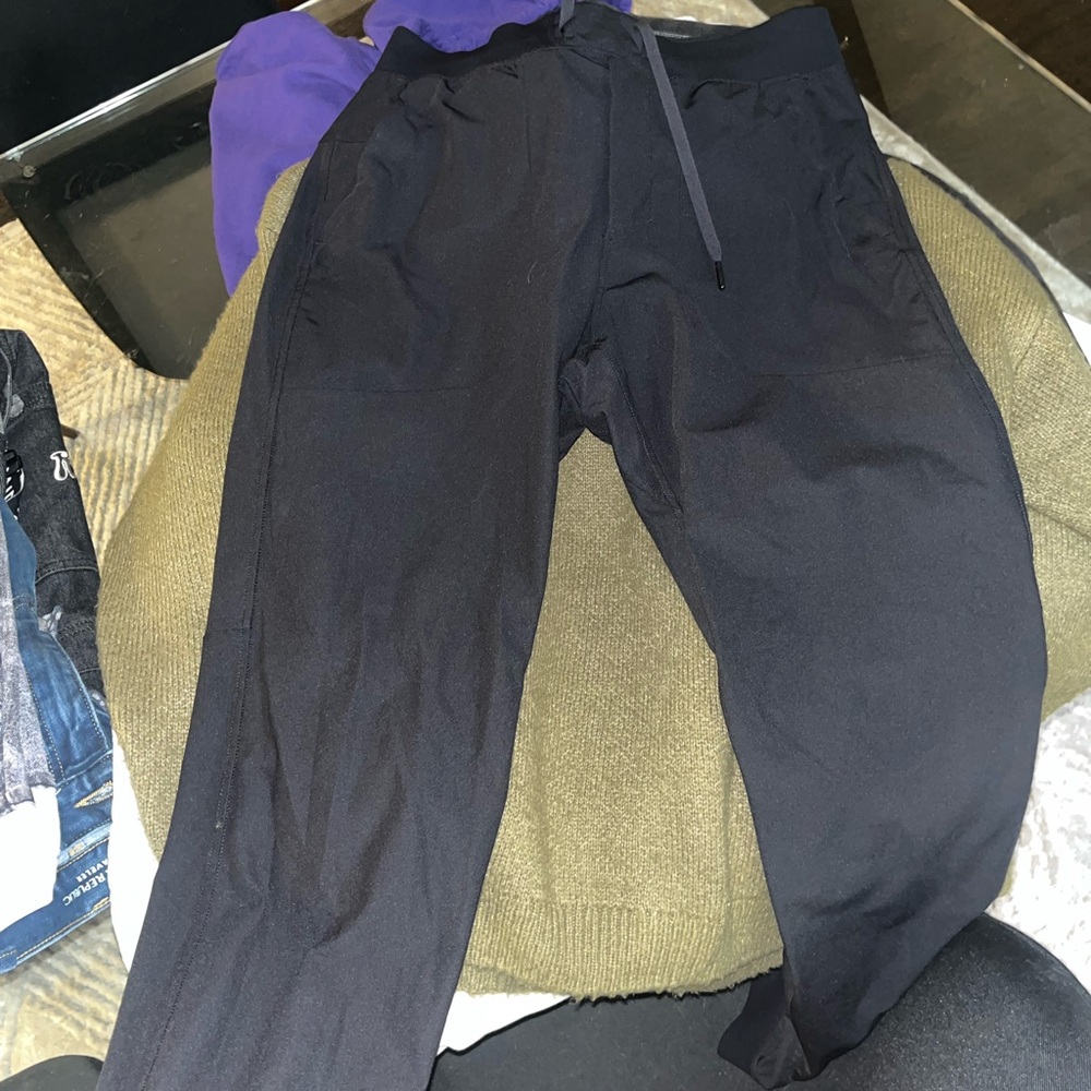 Lululemon men’s pants- great condition